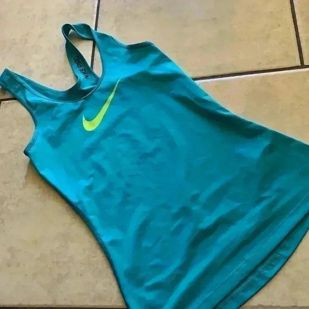 Nike top